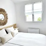 Appartement F2 In With Swimming Pool